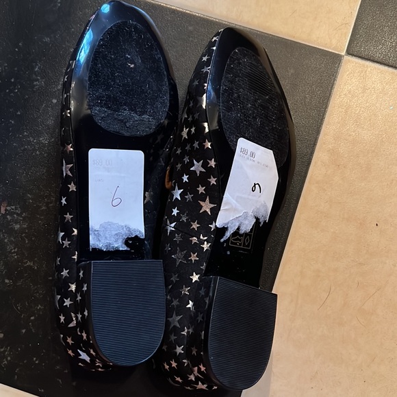 Design lab size 6 never worn loafers.  Black with silver stars - Picture 2 of 3